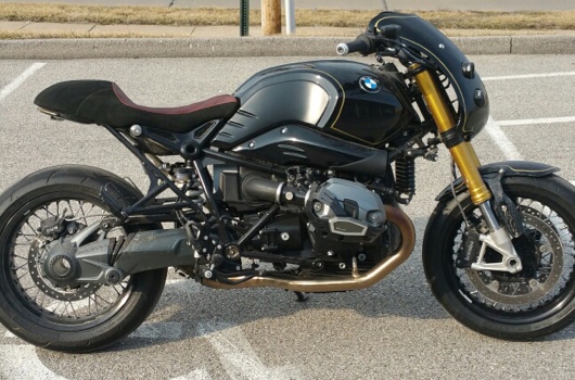R nine T cafe hump